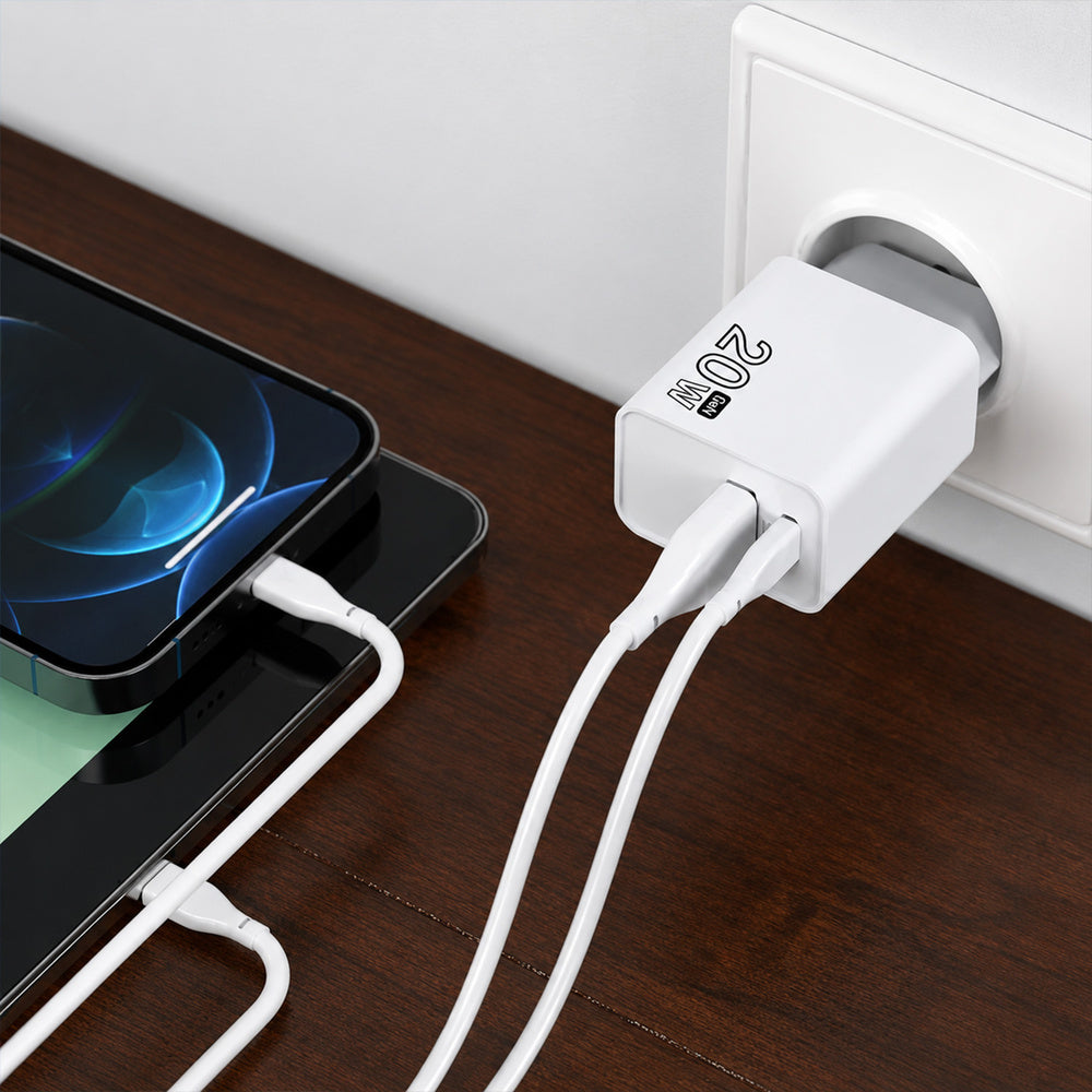 Cargador GaN 20 W. con puertos USB-A y USB-C. incluye cable USB-C a USB-C de 100 cm.